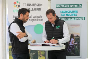 Eloi signe avec le Crédit Agricole Normandie pour faciliter la transmission des fermes 🚜